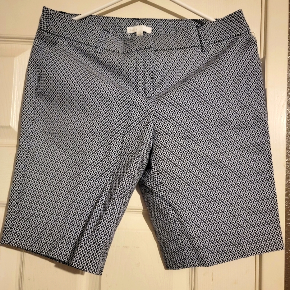 Dalia Modern Fit shorts.